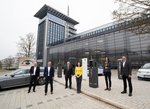 EnBW ODR und ZEISS Mitarbeiter vor ZEISS Ladepark in Oberkochen