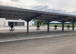 Acht Wallboxen auf Parkplatz mit PV-Carport bei der EurA AG in Ellwangen